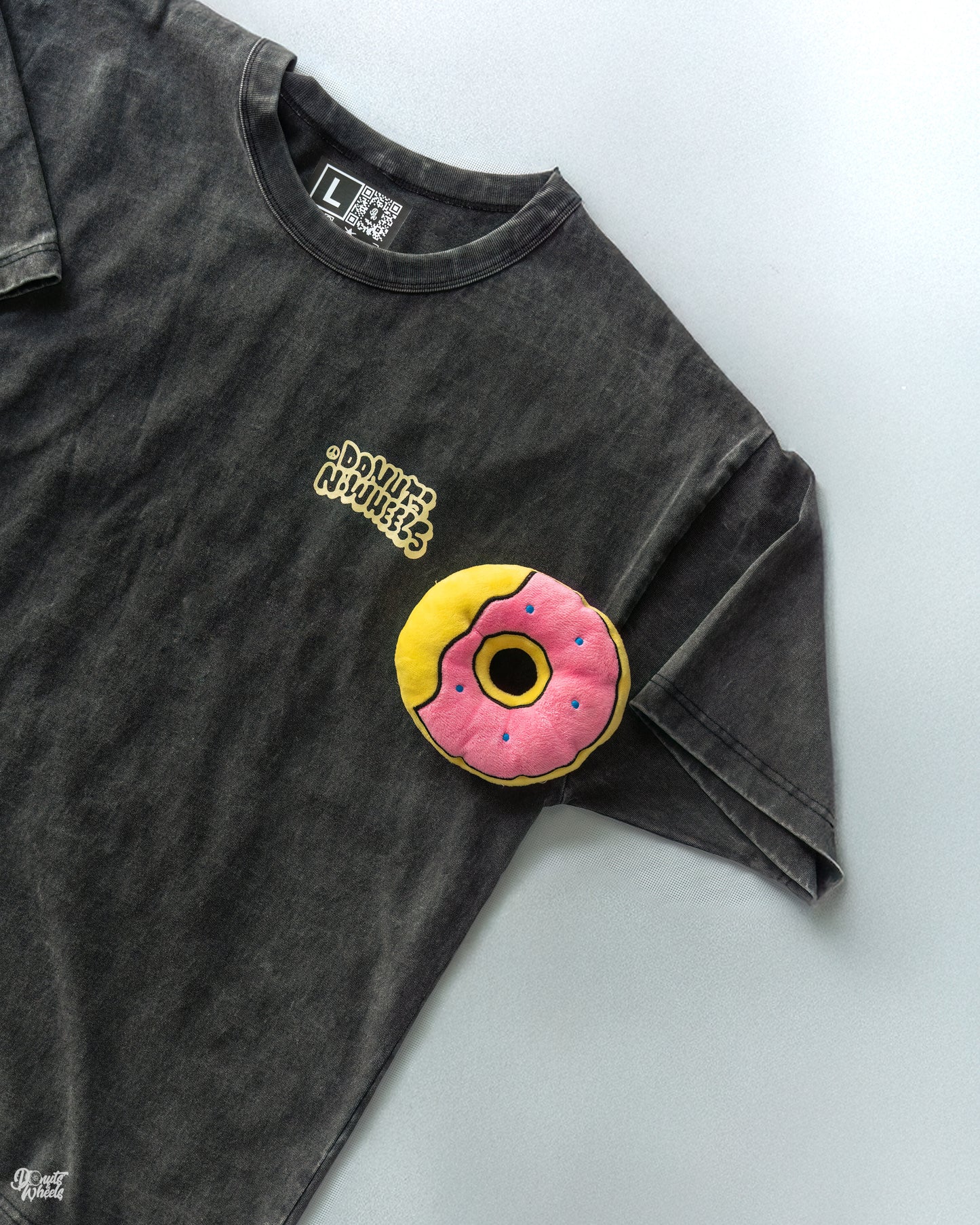 DW "Friends" Tee = cream back
