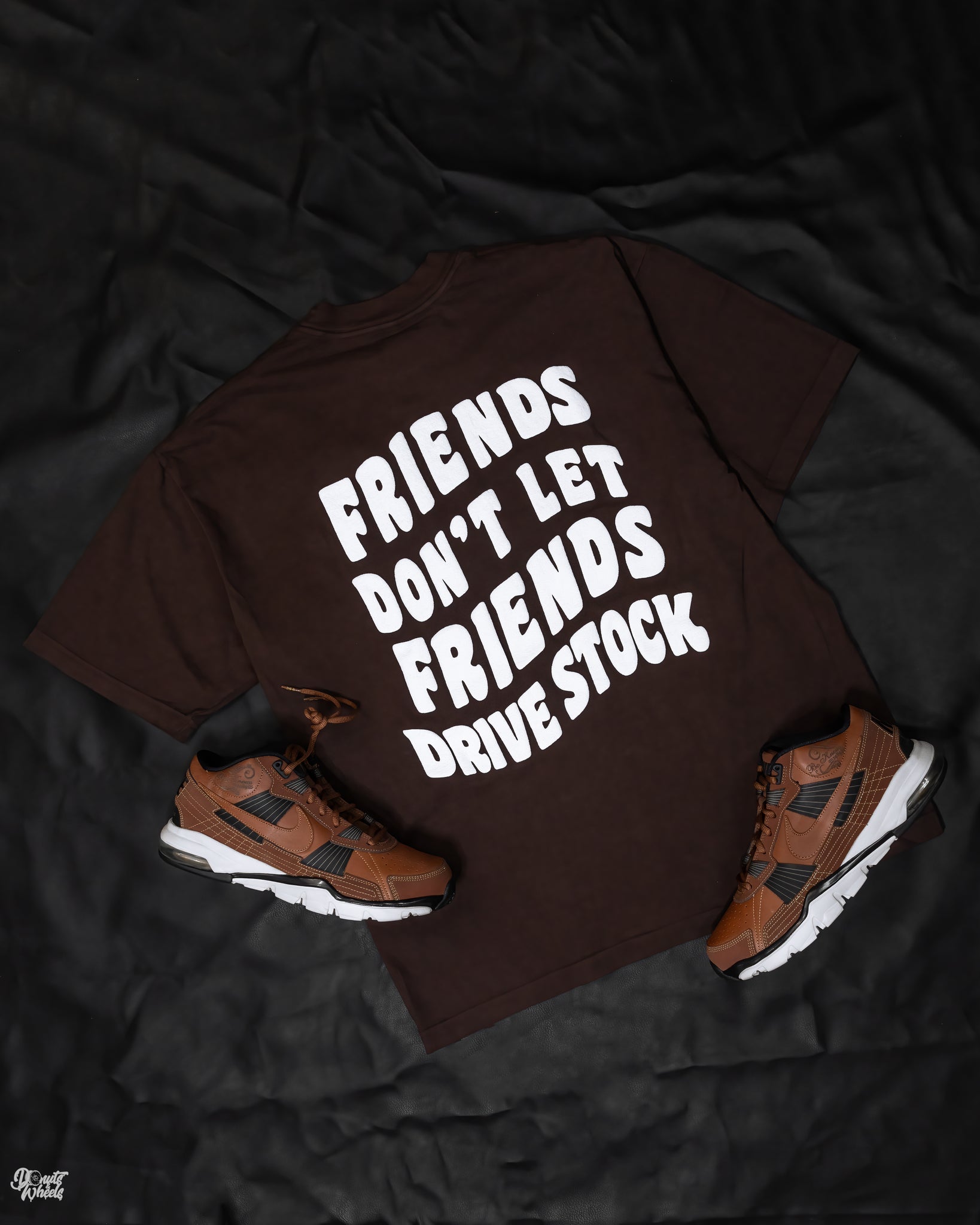 DW "Friends" Tee -brown